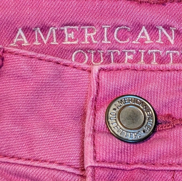 AE Next Level Low-Rise Denim Midi Stretch Pink Denim Shorts Size 6 - Picture 6 of 10